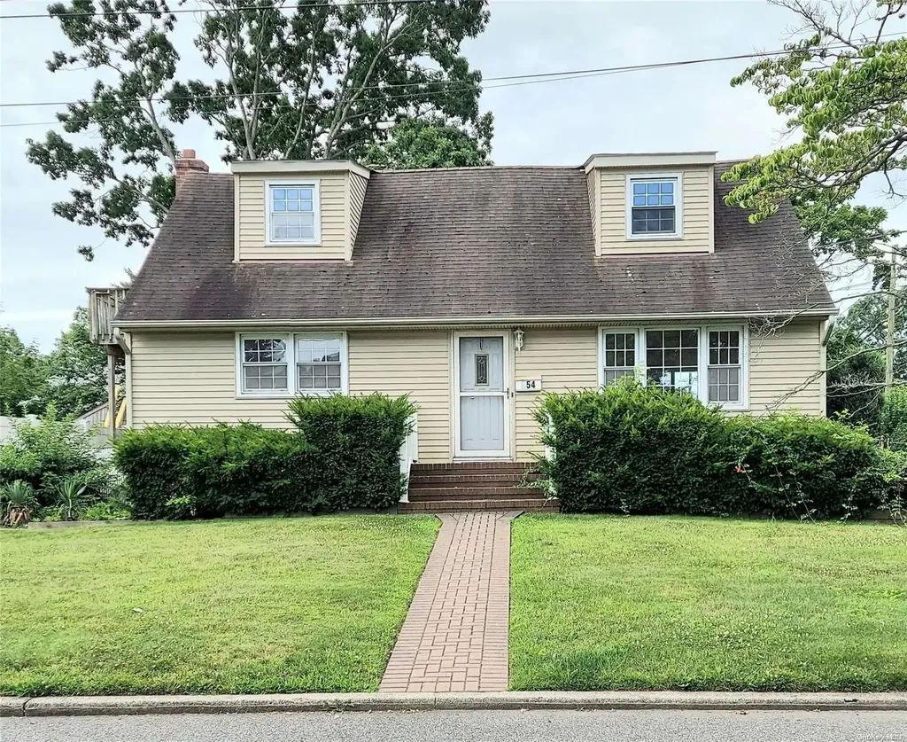 354 Amsterdam Avenue West Babylon NY 11704