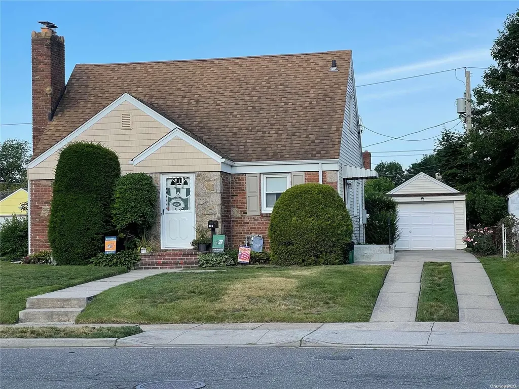290 Anchor Way Uniondale NY 11553