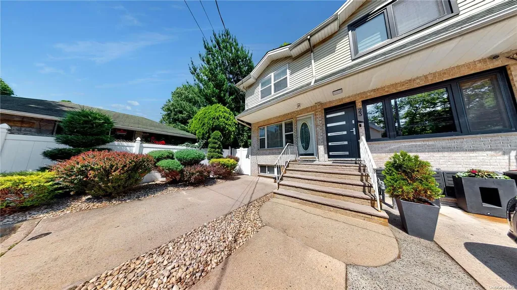 25 Amazon Court Staten Island NY 10304