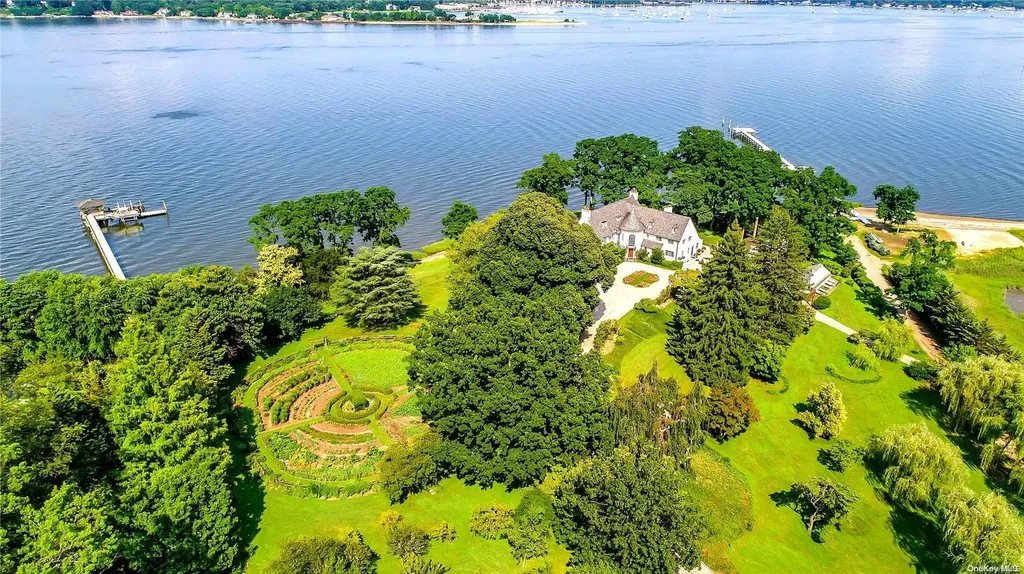 235 Dock Lane Great Neck NY 11024
