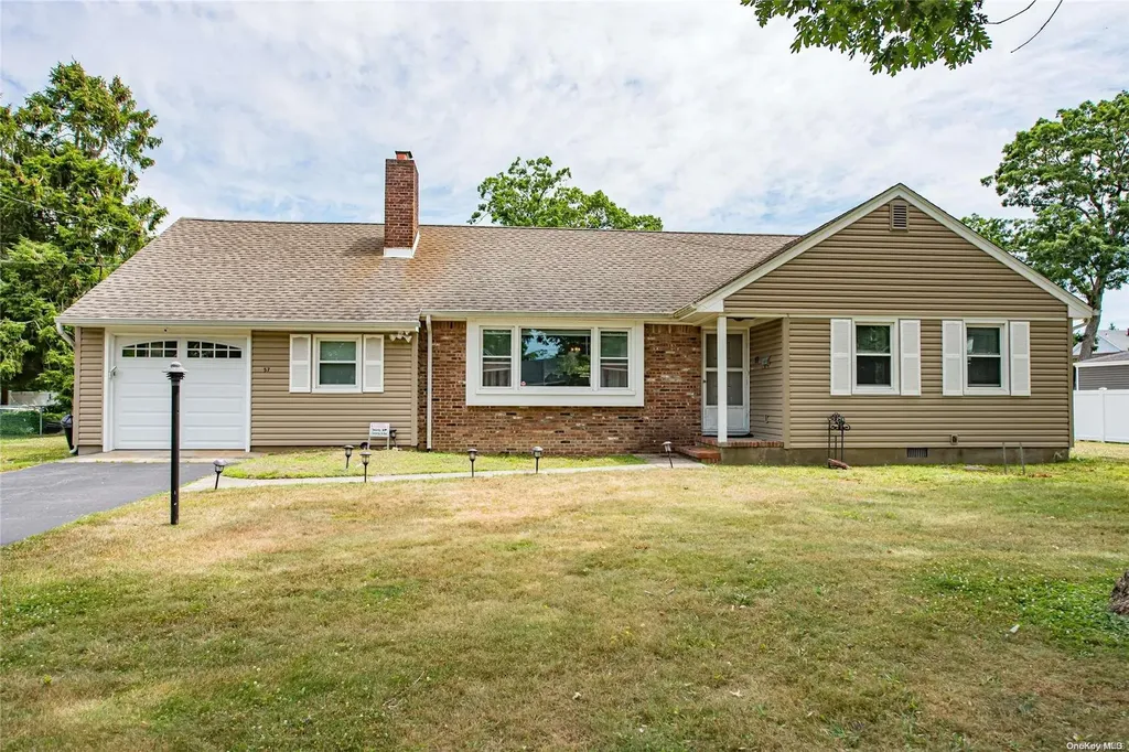 57 Johnson Lane Bay Shore NY 11706