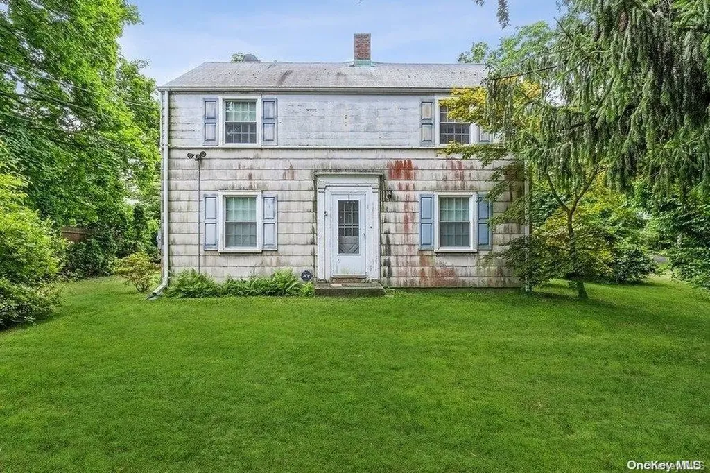 16 Randou Drive Huntington NY 11743