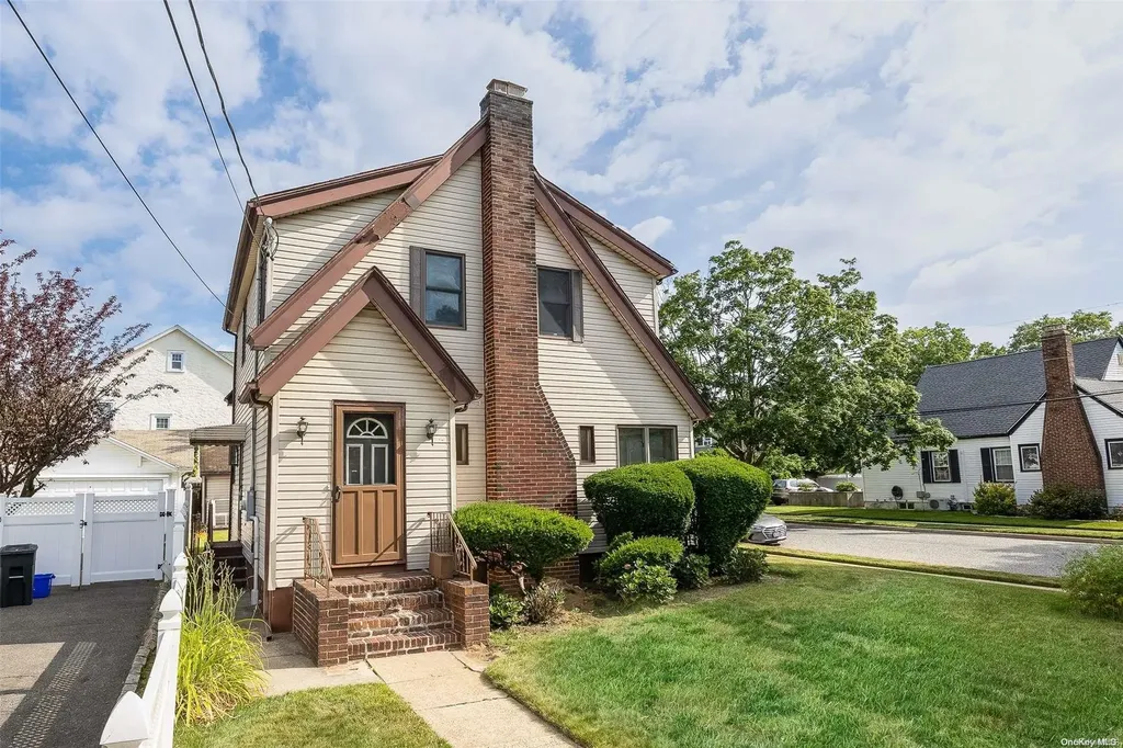589 Stowe Avenue North Baldwin NY 11510