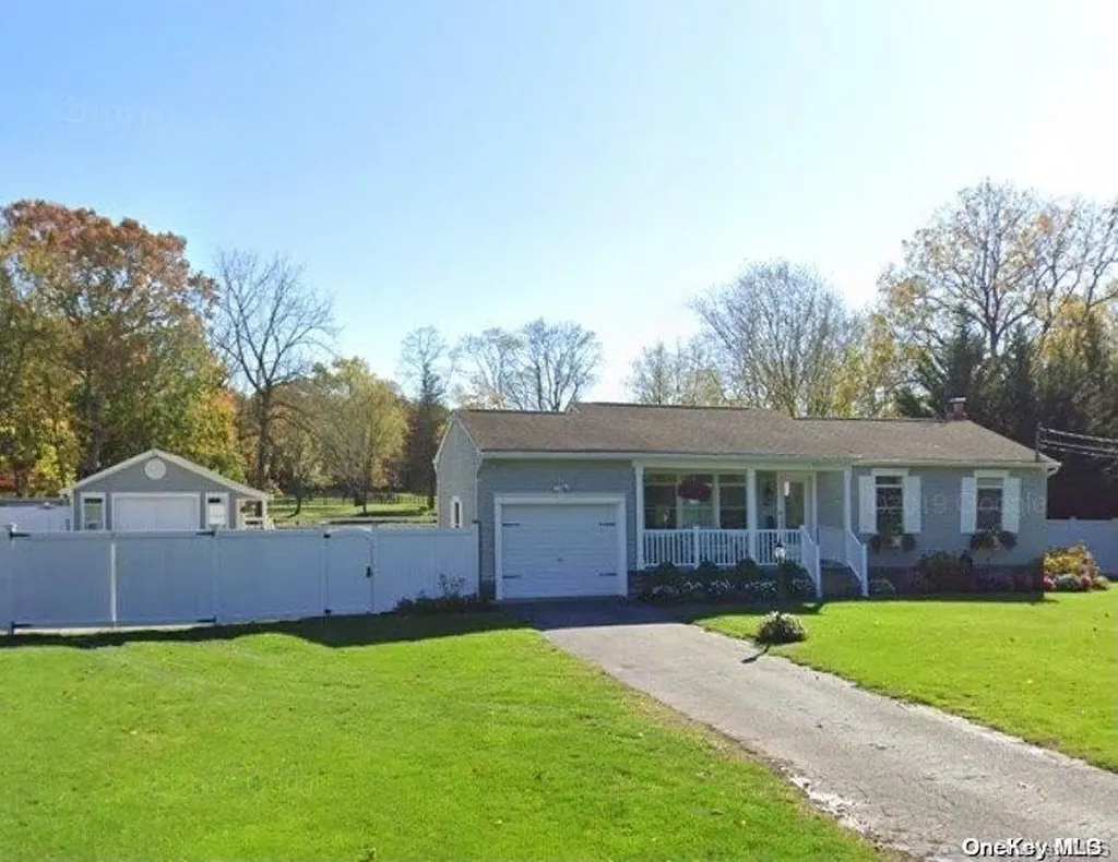 1039 Middle Road Riverhead NY 11901
