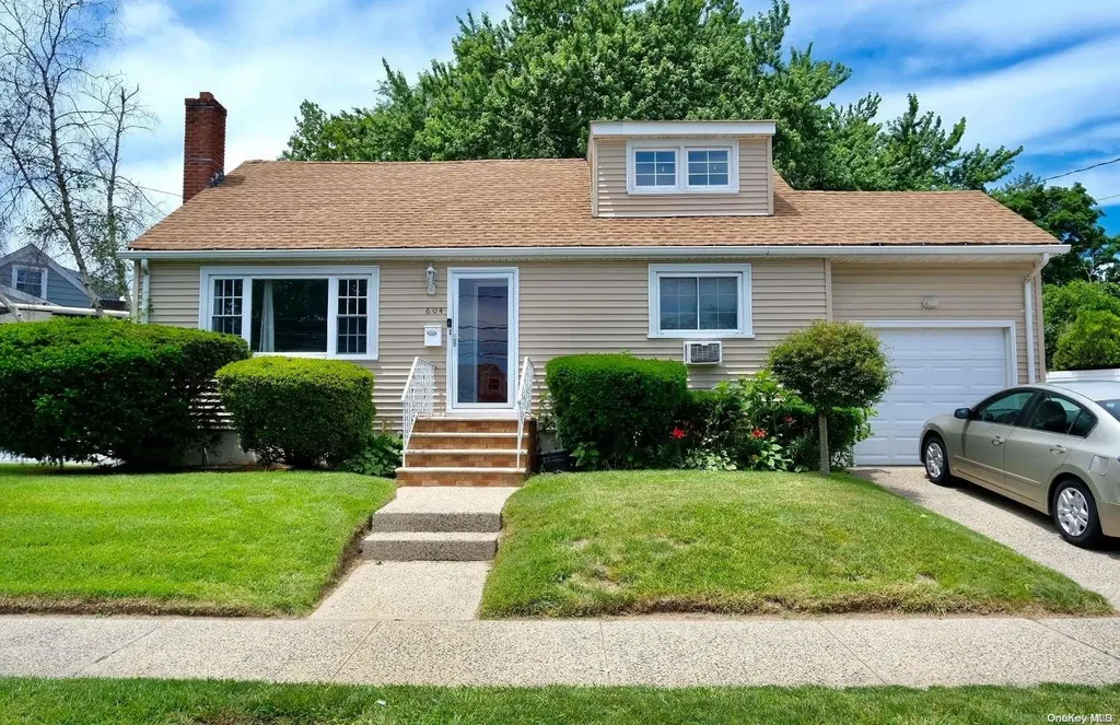 604 Straight Path West Babylon NY 11704