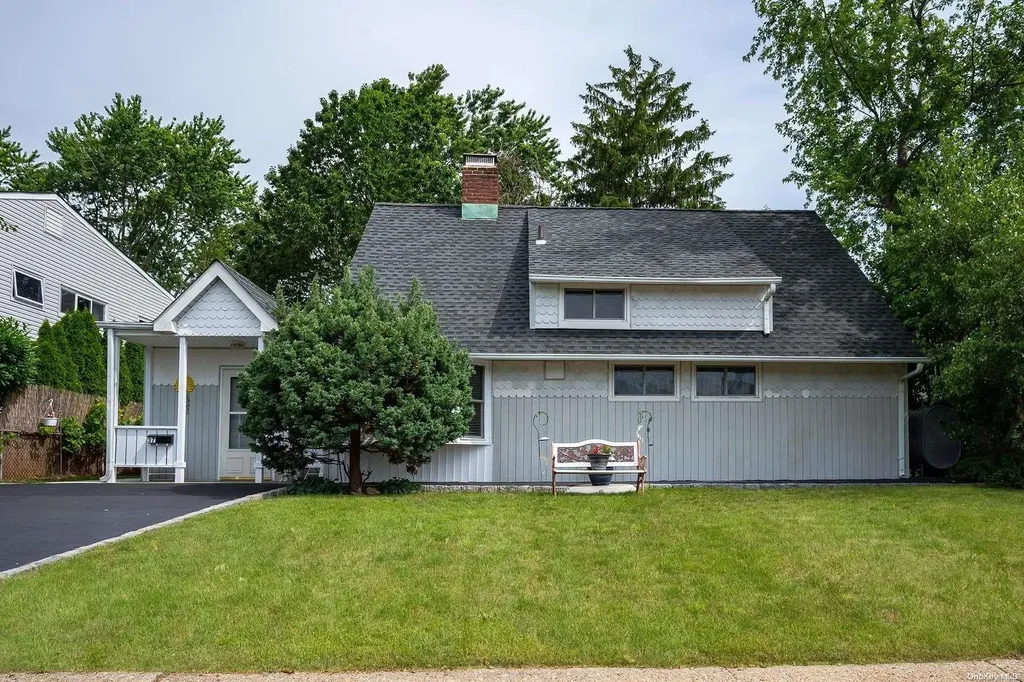 37 Hardy Lane Westbury NY 11590