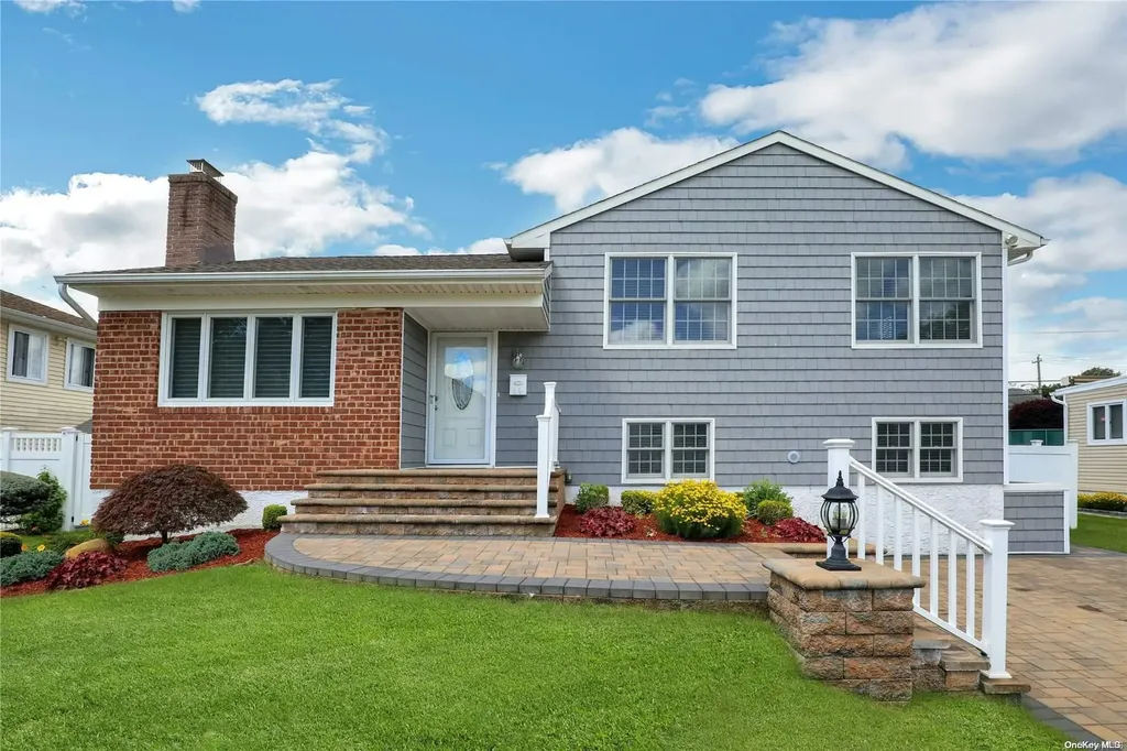 14 Frederick Drive Plainview NY 11803