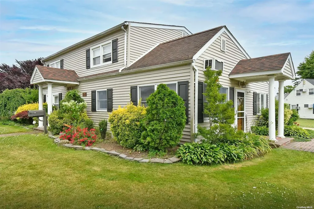 55 Academy Lane Levittown NY 11756