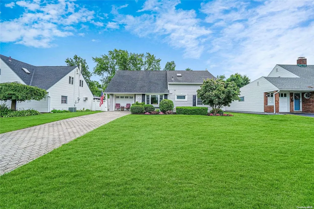 165 Kingfisher Road Levittown NY 11756