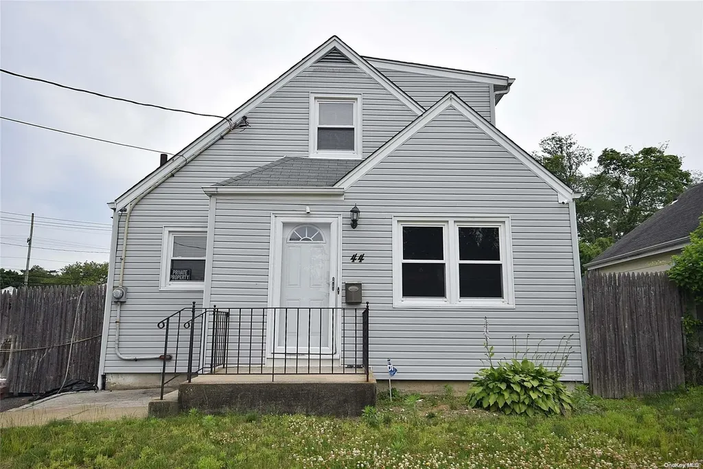 44 Lessing Place Freeport NY 11520