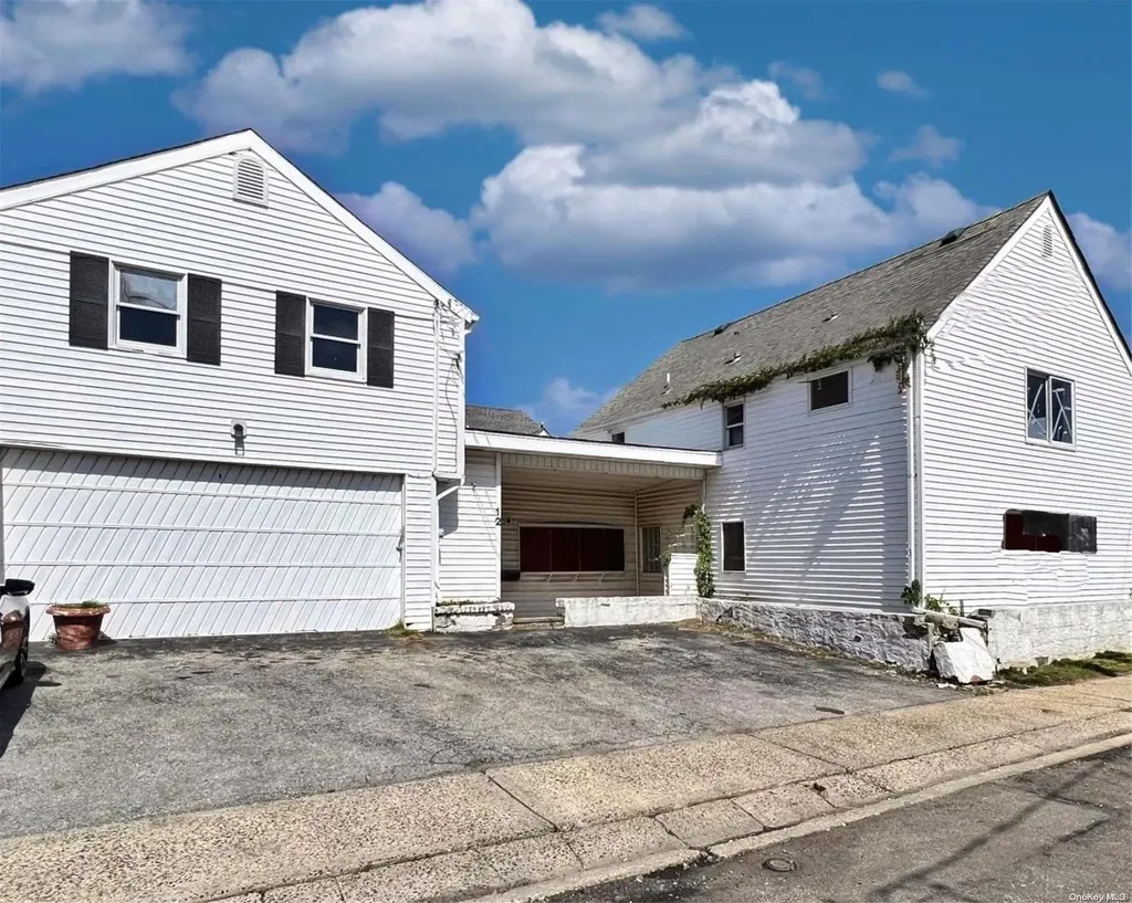12 Pershing Place Island Park NY 11558