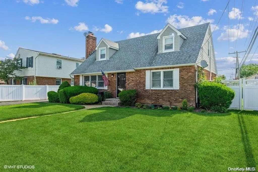 1667 Beech Street Wantagh NY 11793