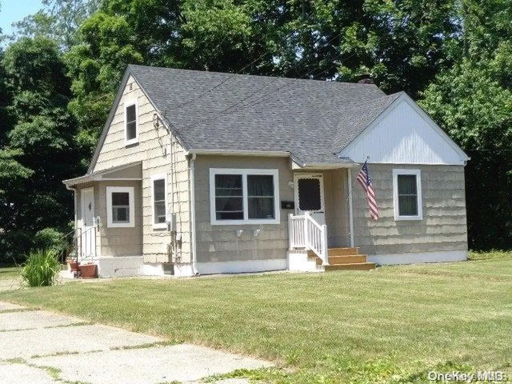 1324 Thompson Drive Bay Shore NY 11706
