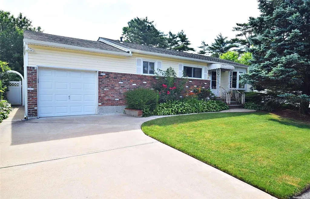 25 Irving Avenue Deer Park NY 11729