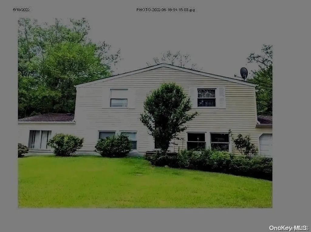 18 Fraternity Lane Stony Brook NY 11790