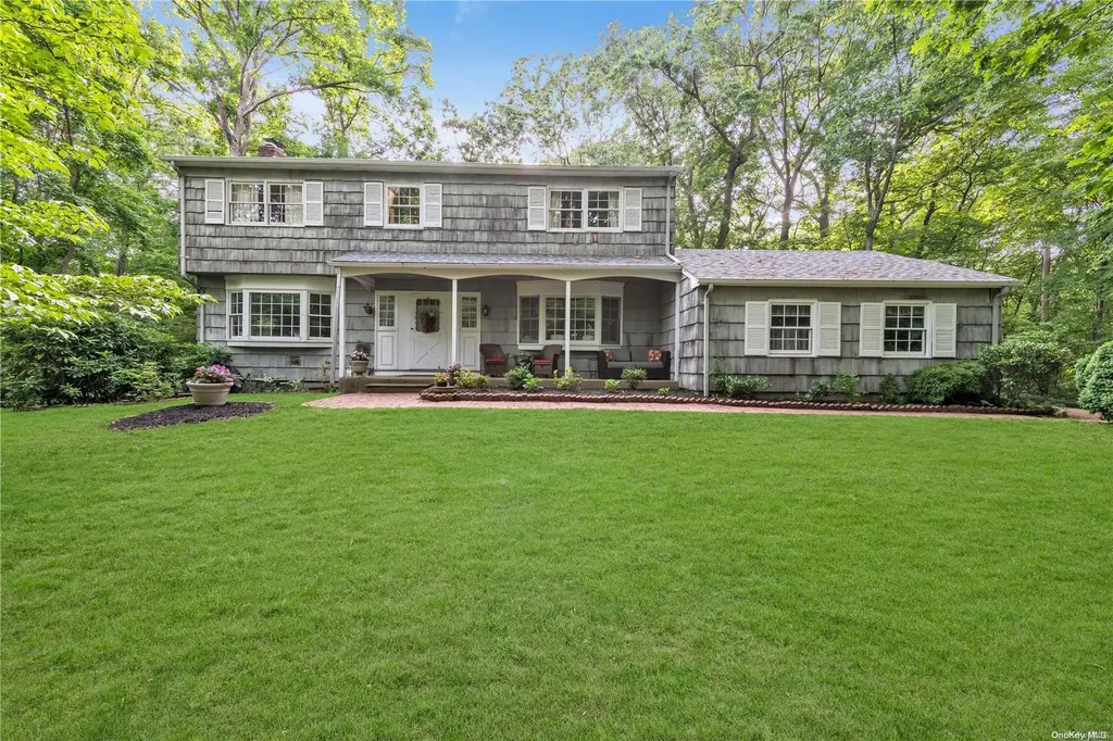 1 Broad Path W Lloyd Harbor NY 11743
