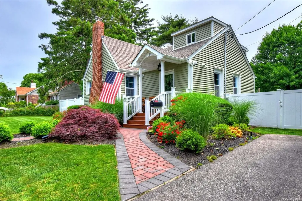 25 Donegan Avenue East Patchogue NY 11772
