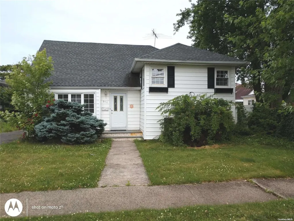 377 Rose Street Freeport NY 11520