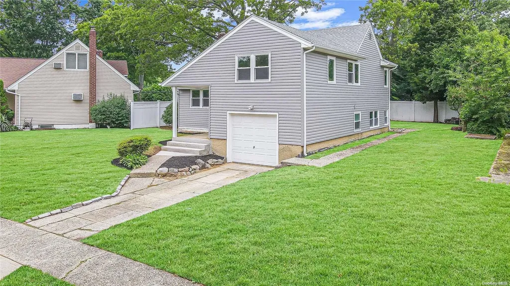 1015 Stuart Place Seaford NY 11783