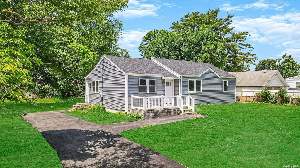 10 Winthrop Road Brentwood NY 11717