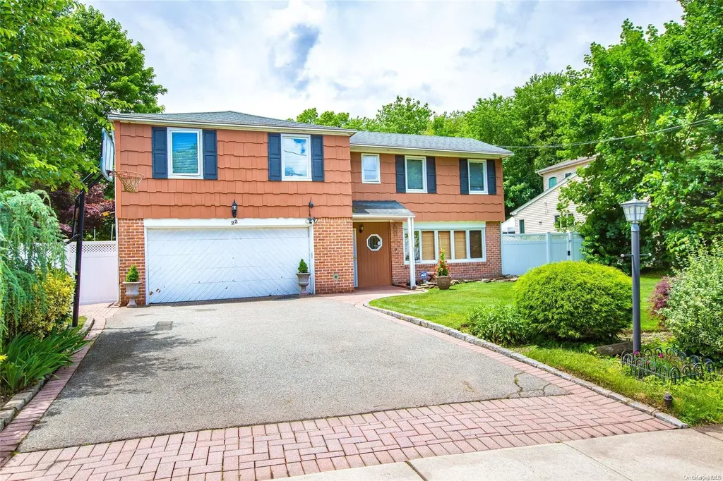 22 Hemlock Drive Syosset NY 11791