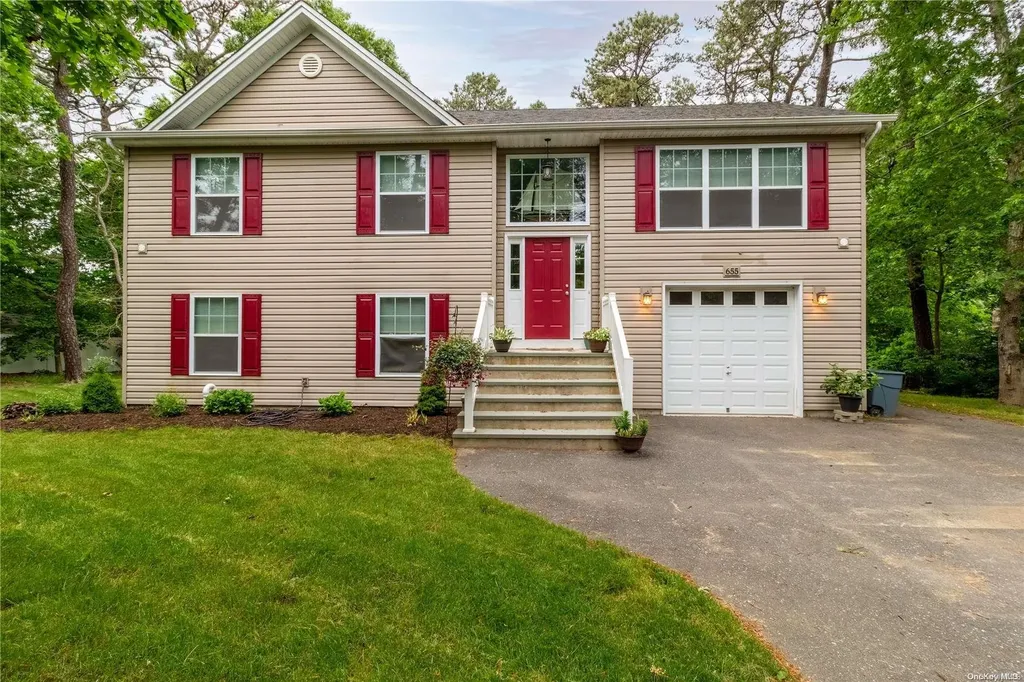 655 Whiskey Road Ridge NY 11961
