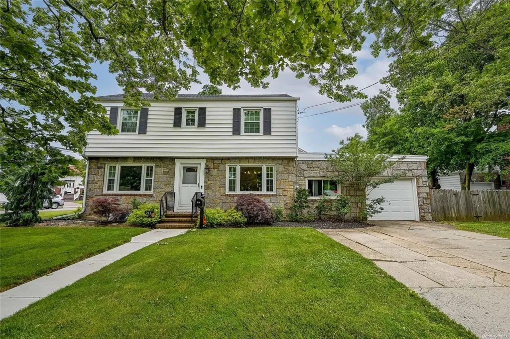 216 Franklin Avenue Malverne NY 11565