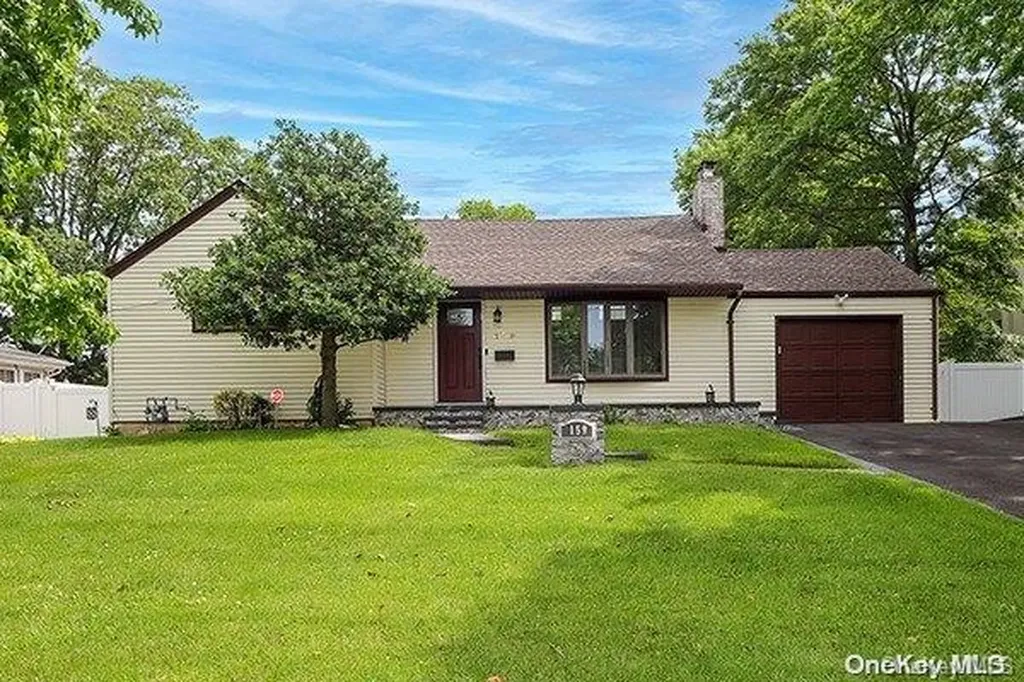 159 Lindenmere Drive Merrick NY 11566