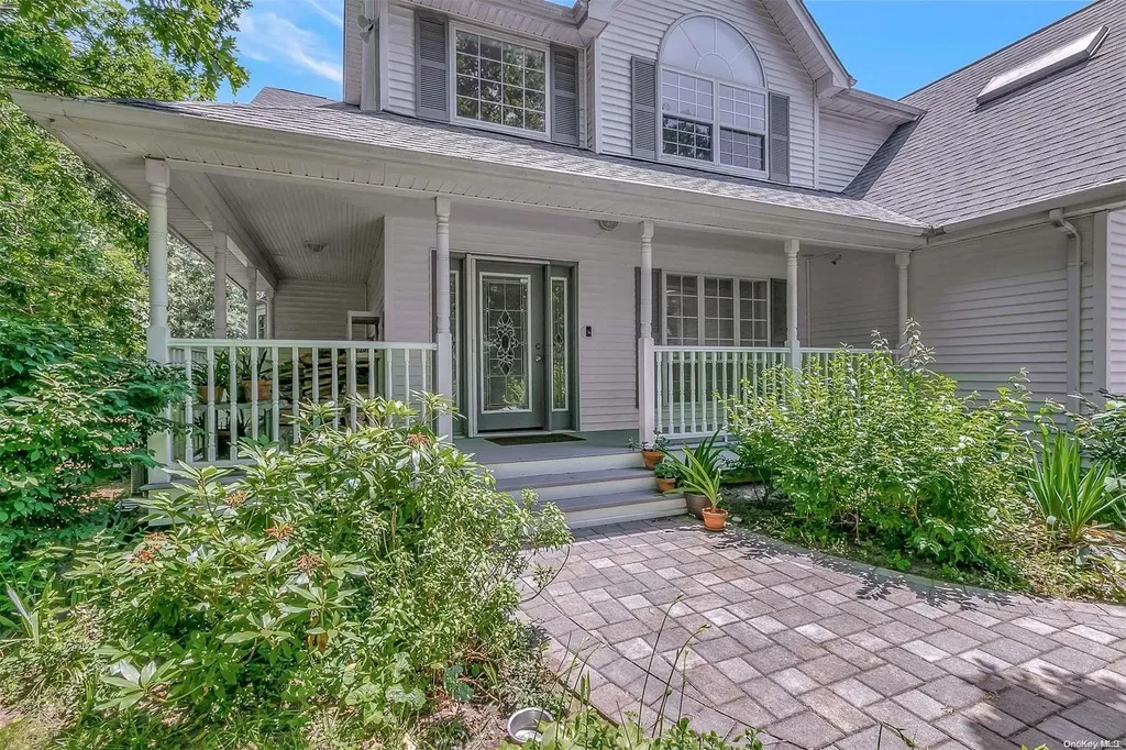 285 Woodland Avenue Manorville NY 11949