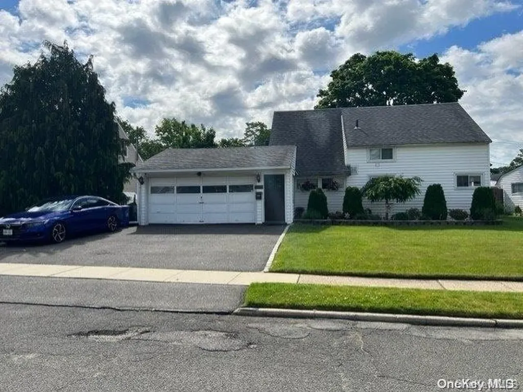 19 Dome Lane Wantagh NY 11793