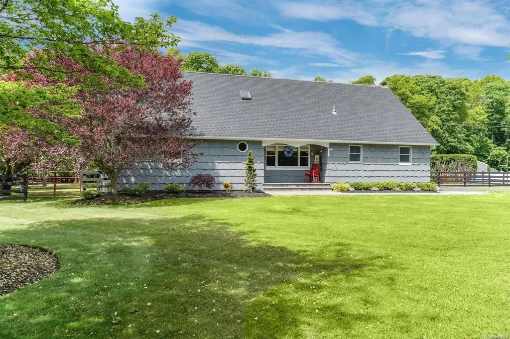 26 Mortimer Place Eastport NY 11941