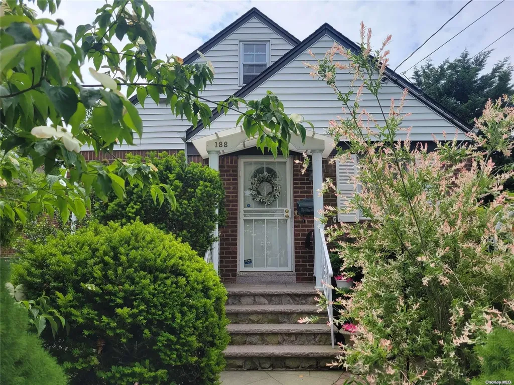 188 E Mineola Avenue Valley Stream NY 11580