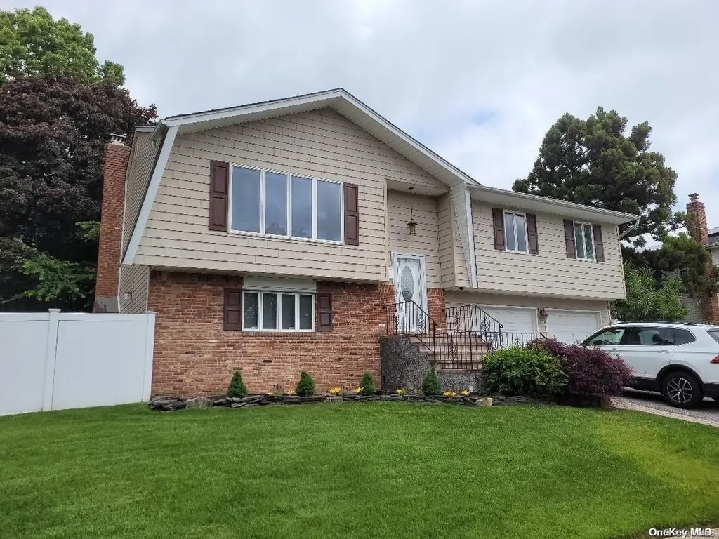 8 Barbara Lynn Court Plainview NY 11803