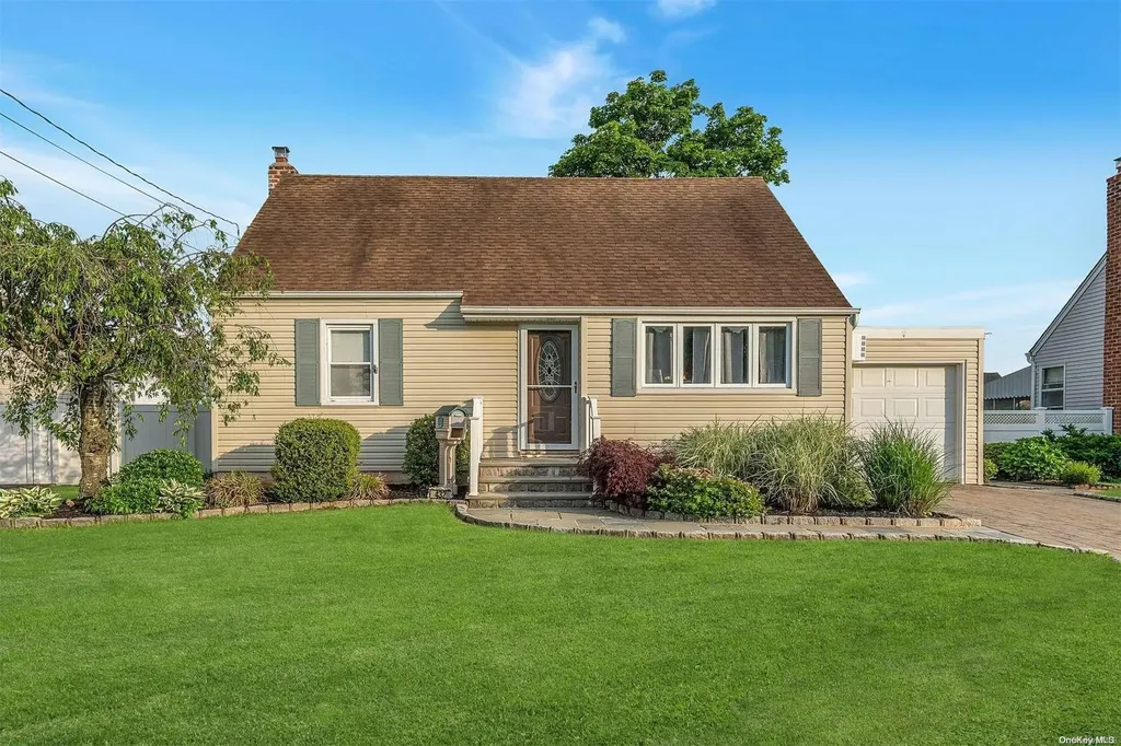 432 18th Street West Babylon NY 11704