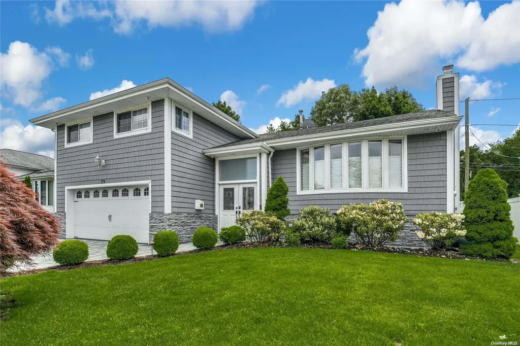 29 S Oaks Boulevard Plainview NY 11803