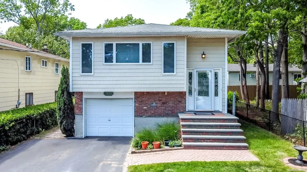 83 Lyman Avenue Patchogue NY 11772