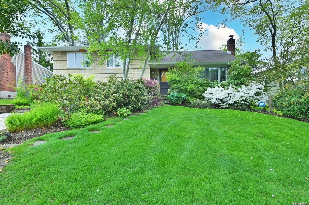 9 Simpson Drive Old Bethpage NY 11804