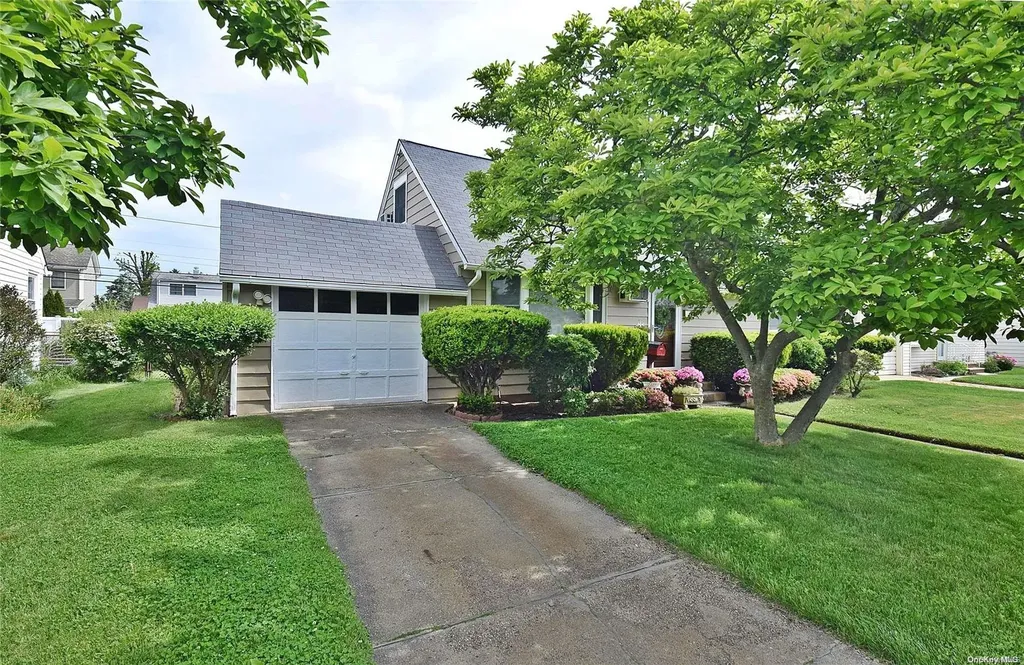10 Hunter Street Hicksville NY 11801