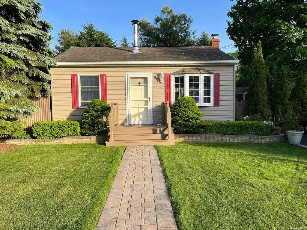 101 16th Street Wading River NY 11792