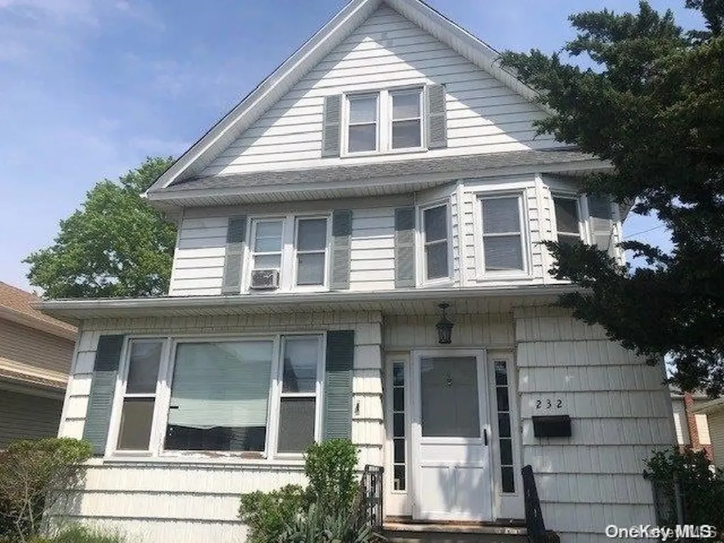 232 Grant Avenue Mineola NY 11501