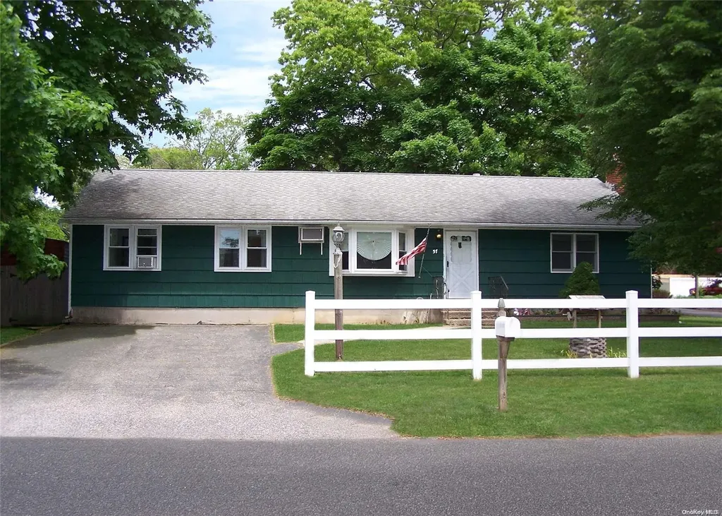 57 King Road Rocky Point NY 11778
