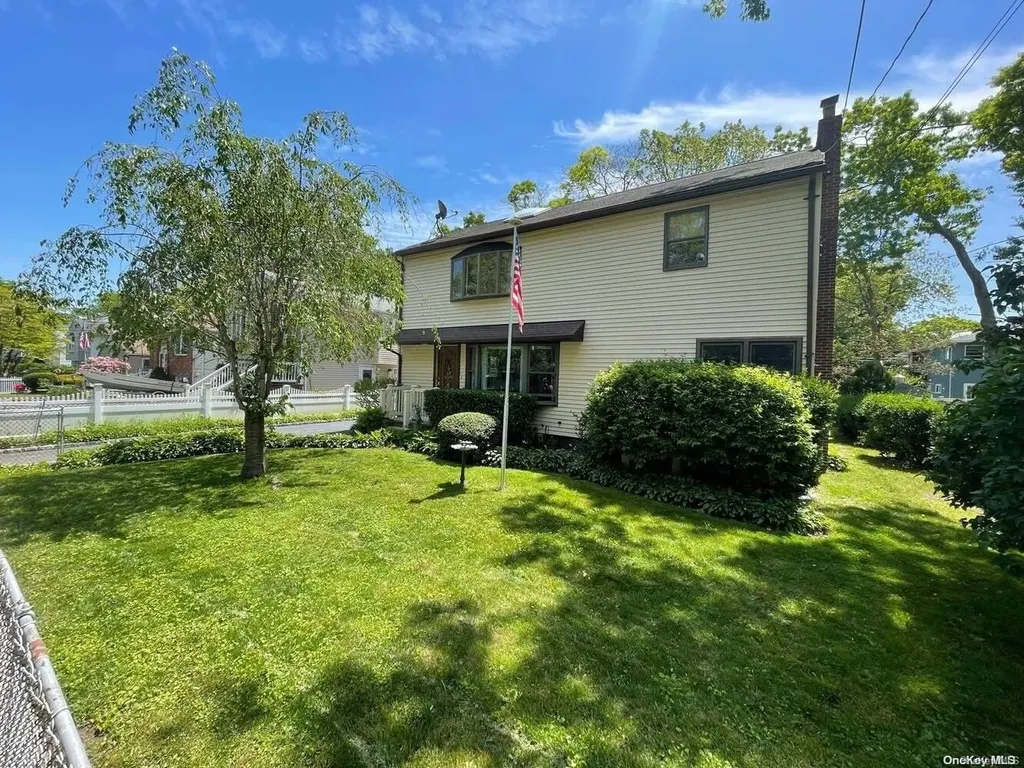 46 3rd Street Ronkonkoma NY 11779