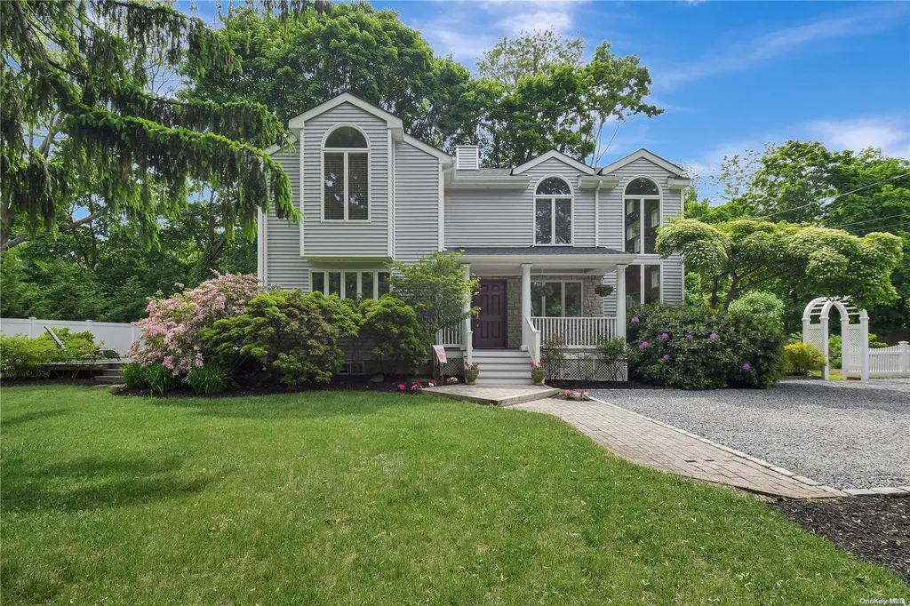 6 Bromley Place Greenlawn NY 11740