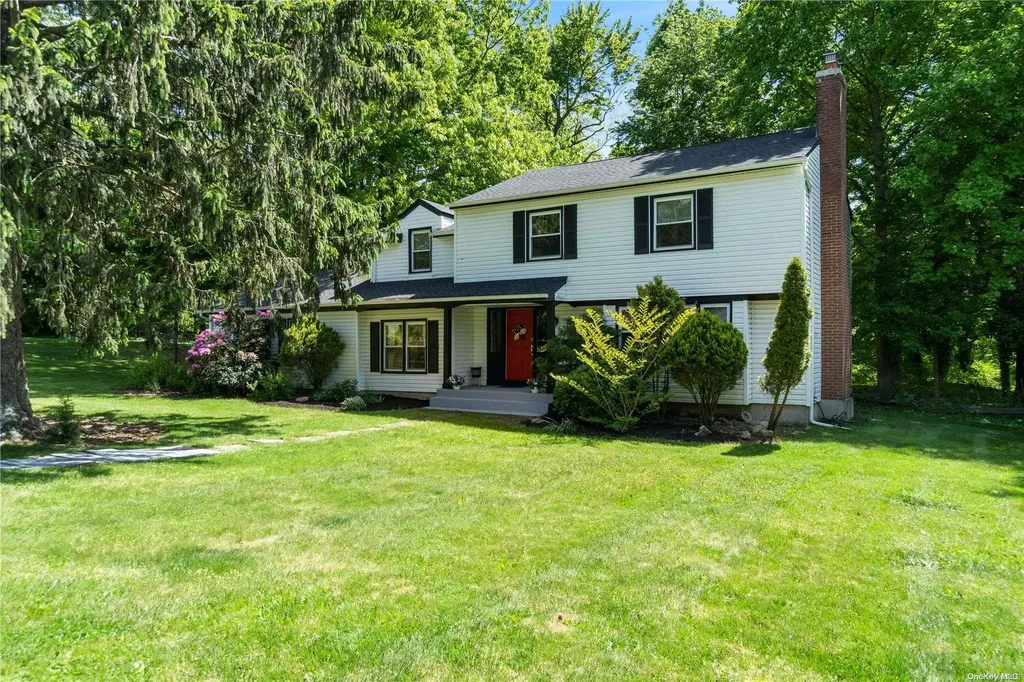 21 Whitney Gate Smithtown NY 11787