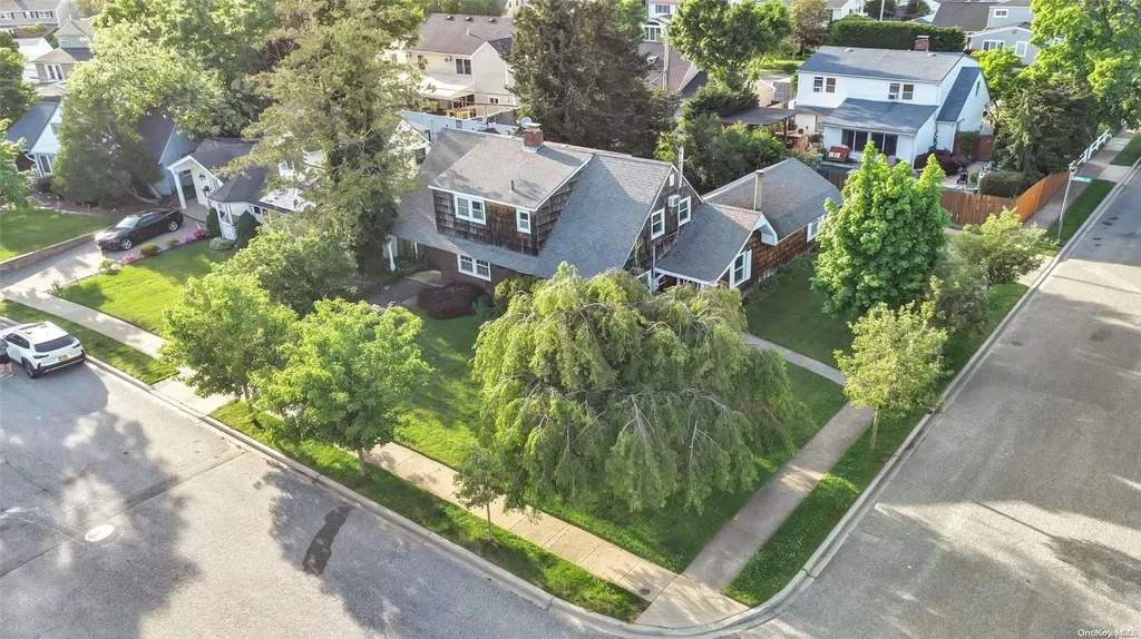 29 Winding Lane Levittown NY 11756