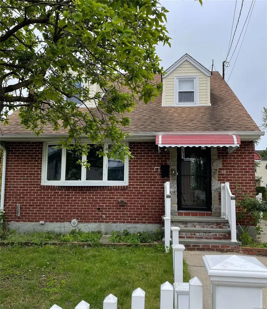 291 Saville Road Mineola NY 11501