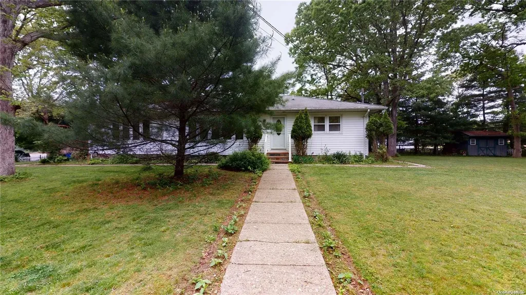 53 Ehrhardt Way Islandia NY 11749