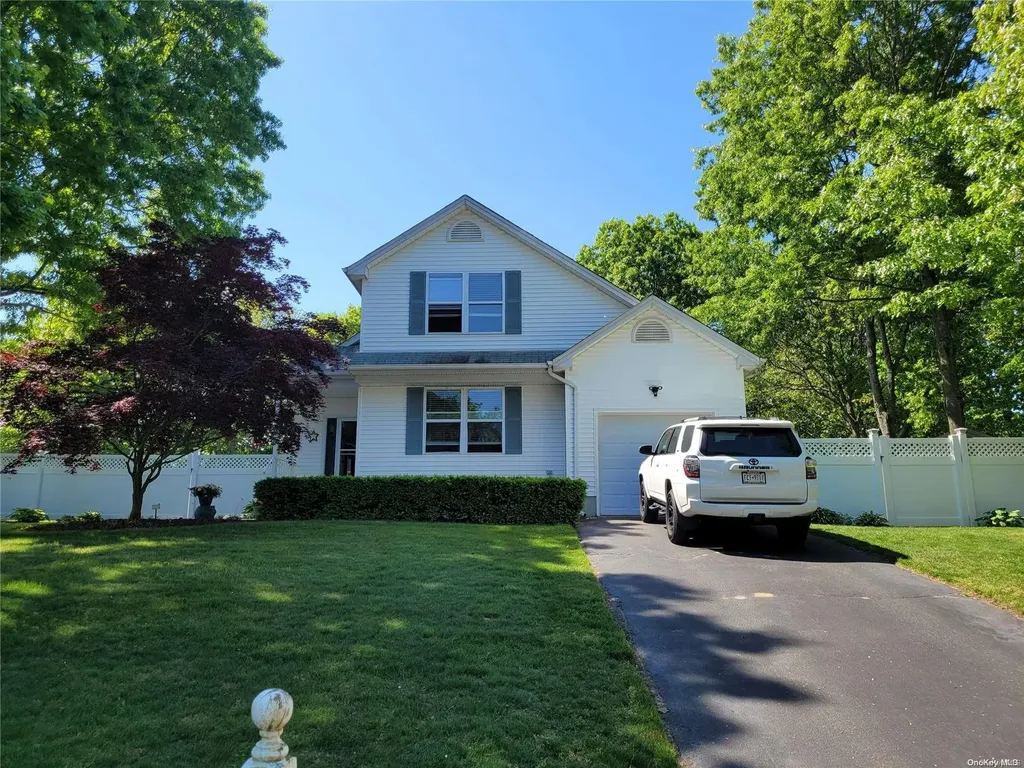 71 Samantha Drive Coram NY 11727