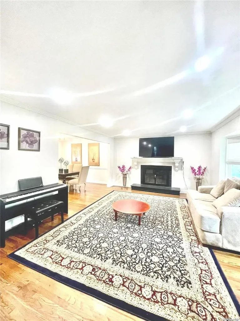 51 Stuart Drive Syosset NY 11791
