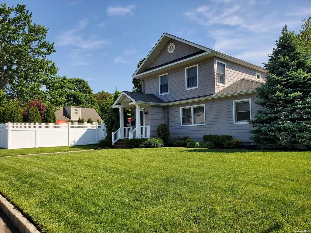 54 S Oregon Road West Babylon NY 11704